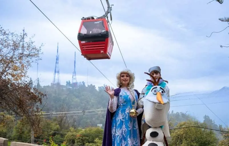 Aventuras Congeladas de Elsa y Olfa en Teleférico