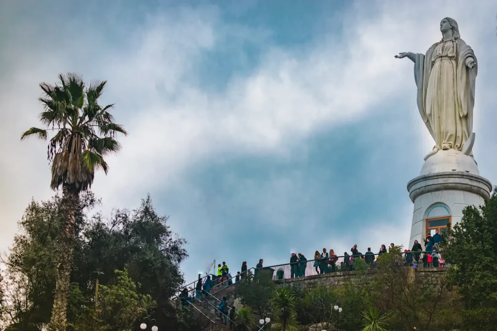 Virgen de la Inmaculada Concepción en la cumbre del Cerro San Cristóbal